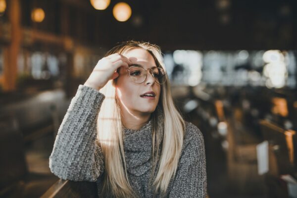 woman in coffee shop looking to the right