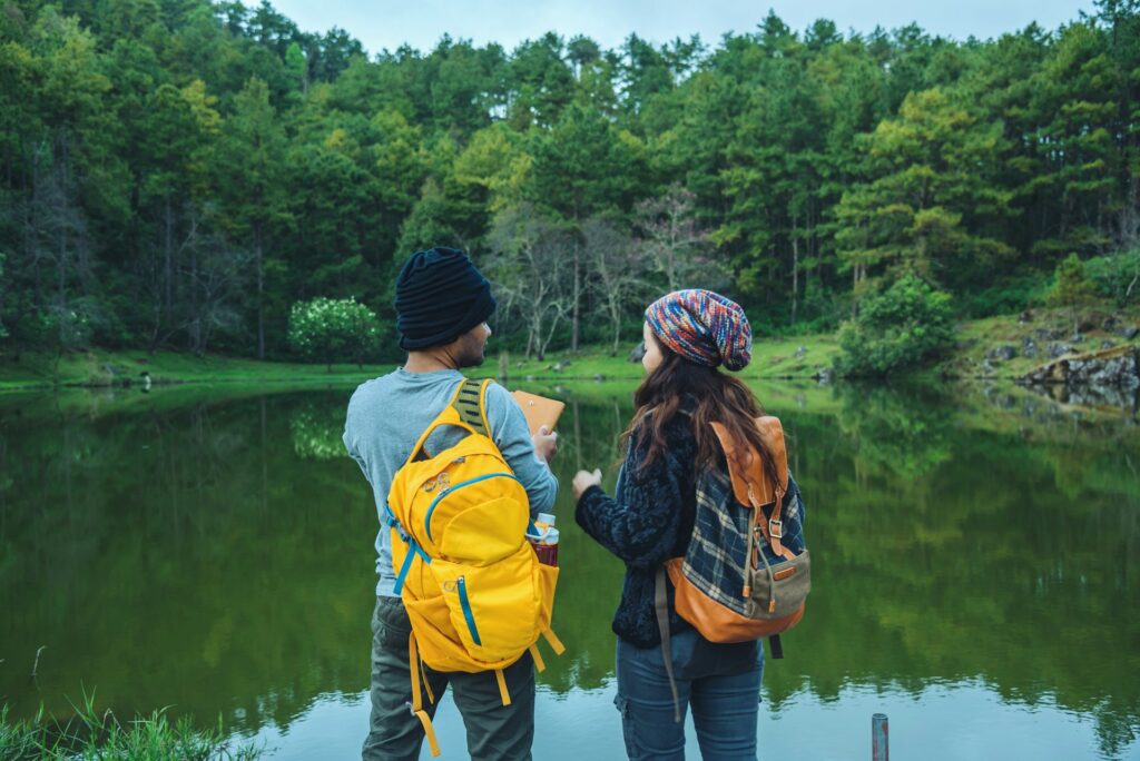 friends sightseeing on vacation